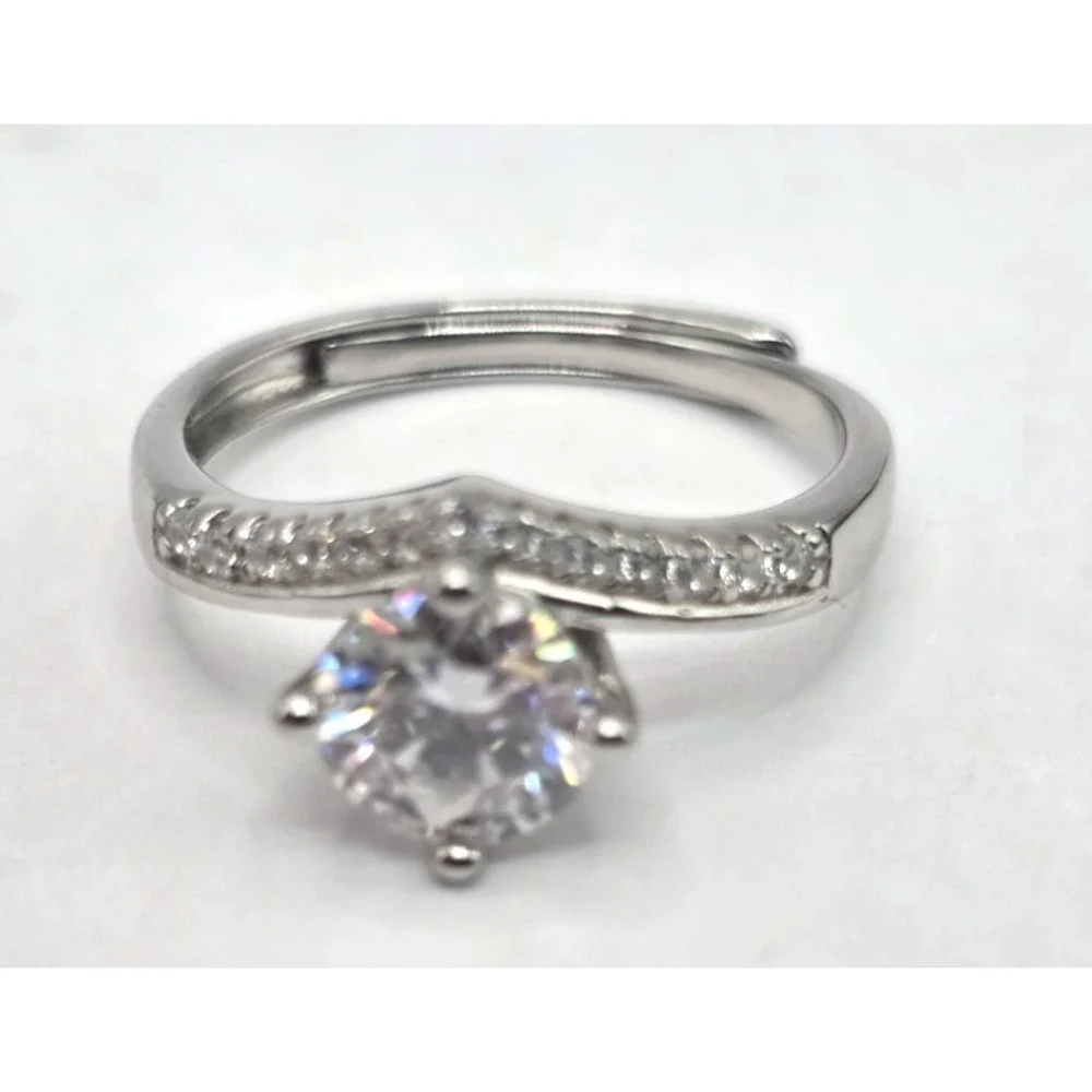 Moissanite V-shaped 1 CT Round Ring Size 6.5 Adjustable Sterling Silver 925 NWOT